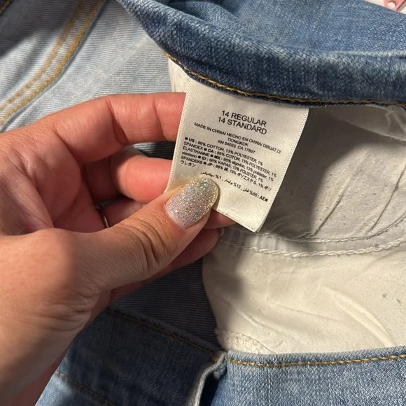 Old Navy Women's Distressed Blue Jean Shorts size 14 peddle pushers - Picture 4 of 5